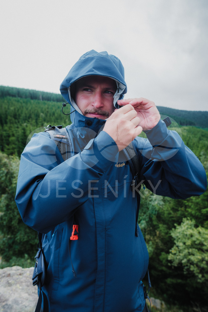 Pán v teplém oblečení