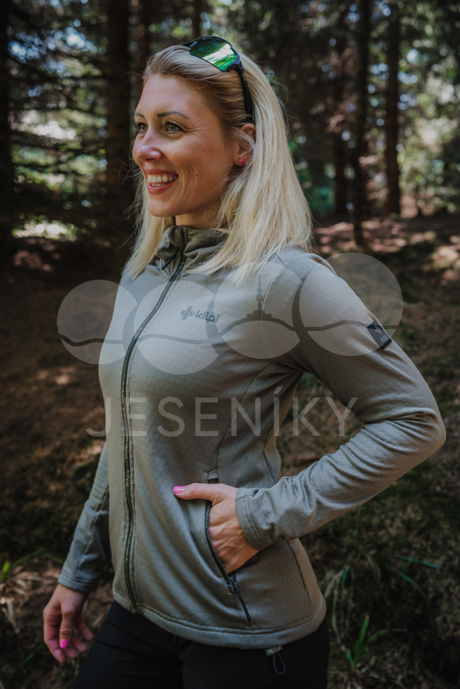 Žena s úsměvem