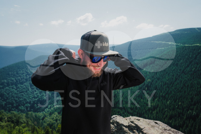 Pán v černé mikině