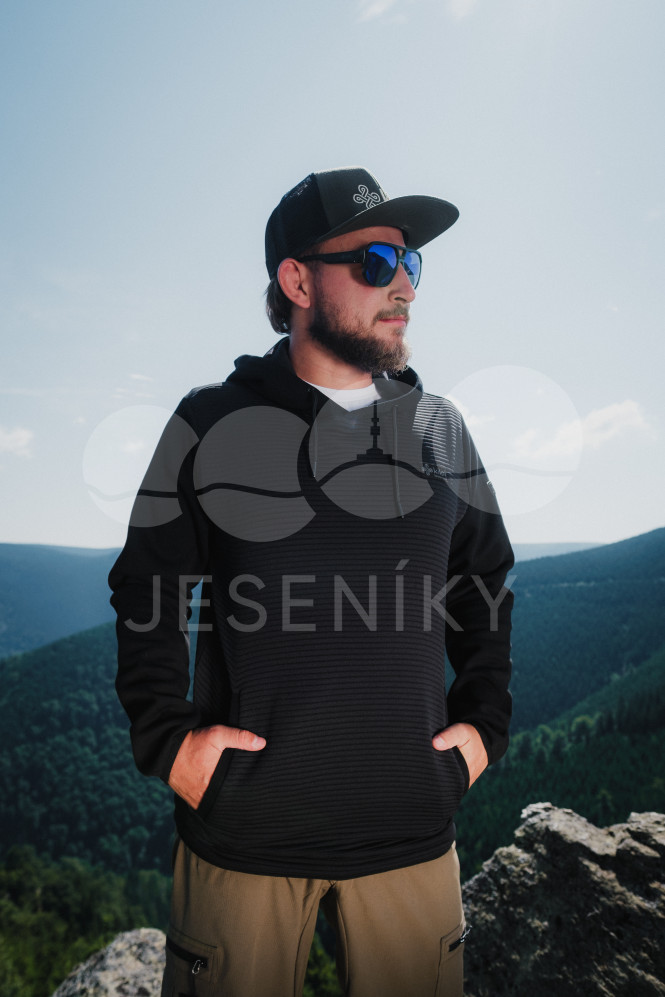 Pán v černé mikině
