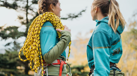 Dvě lezkyně na Čertových kamenech