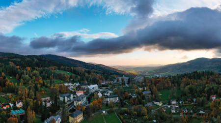 Dron panorama Priessnitzových léčebných lázní 