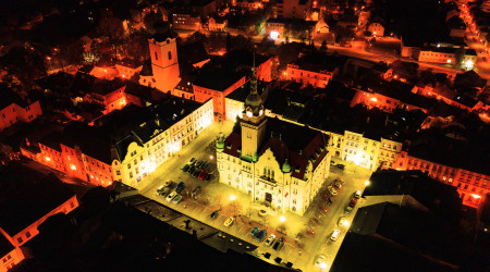 Noční záběr na šumperskou radnici
